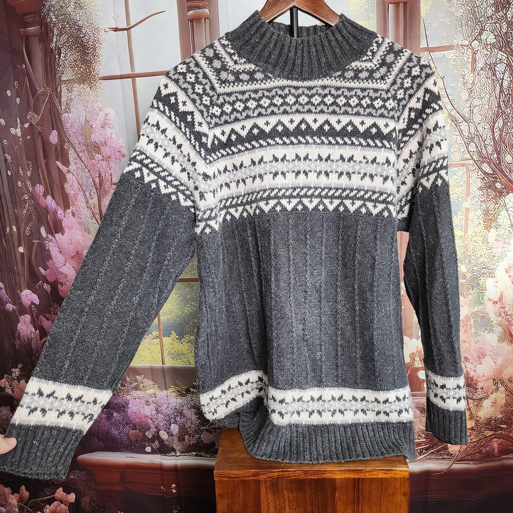 M | Gray and White Fair Isle Pattern Crew Neck Knitted Sweater by Karen Scott
